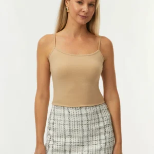 Knitted top with thin straps
