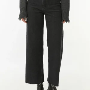 High-waisted wide-leg jeans