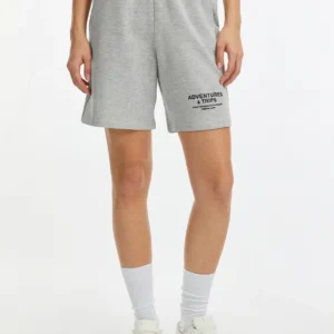 Knitted shorts with elastic waistband